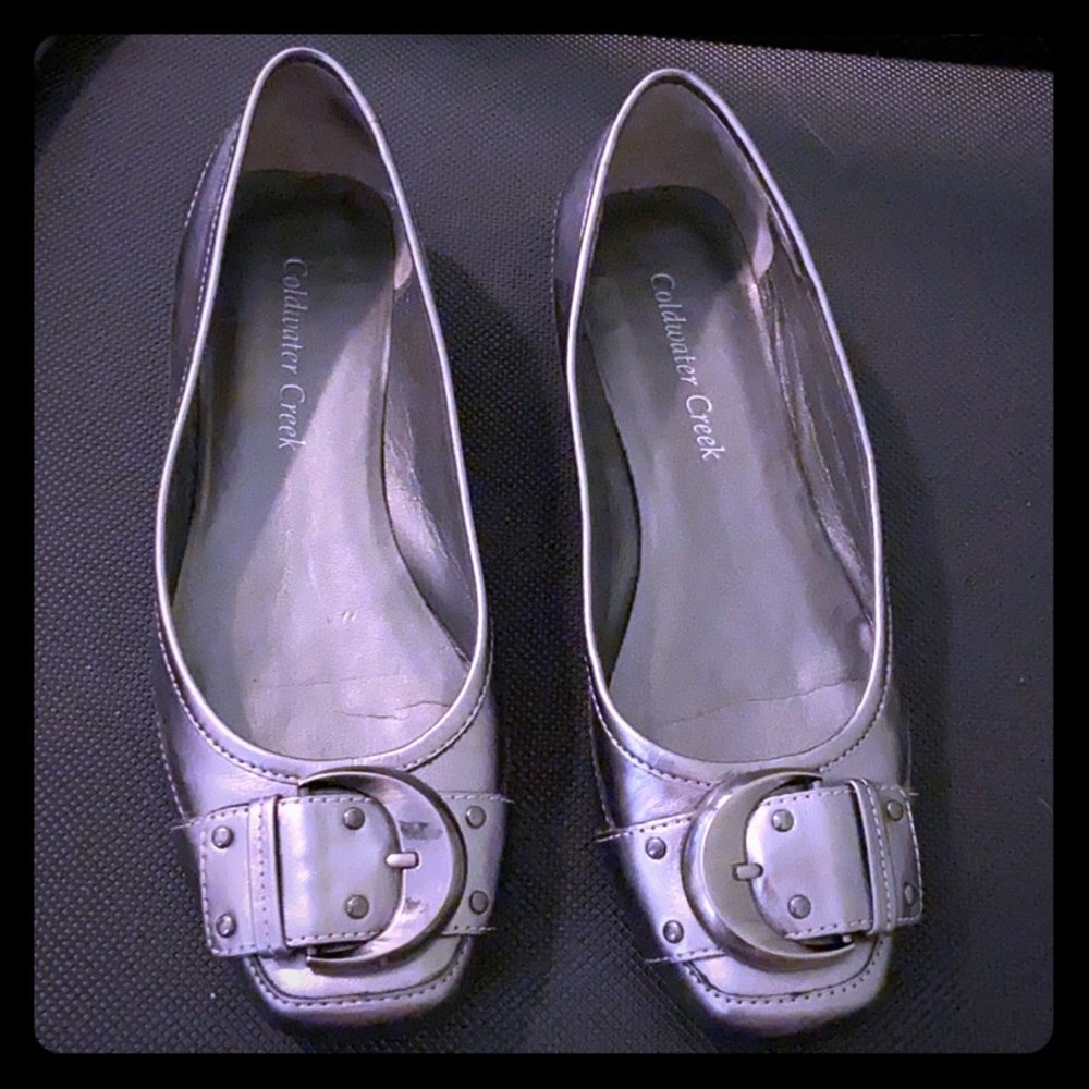 Metallic flats